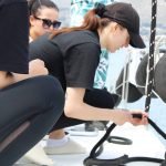 Polaznica tečaja STARTING YOU uči o nautičkoj opremi na jedrilici