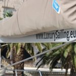 Logo stranice www.luxurysailing.eu na jedru broda