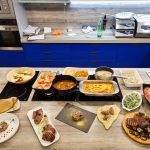 Polaznici radionice kuhanja Starting You pripremaju razna jela