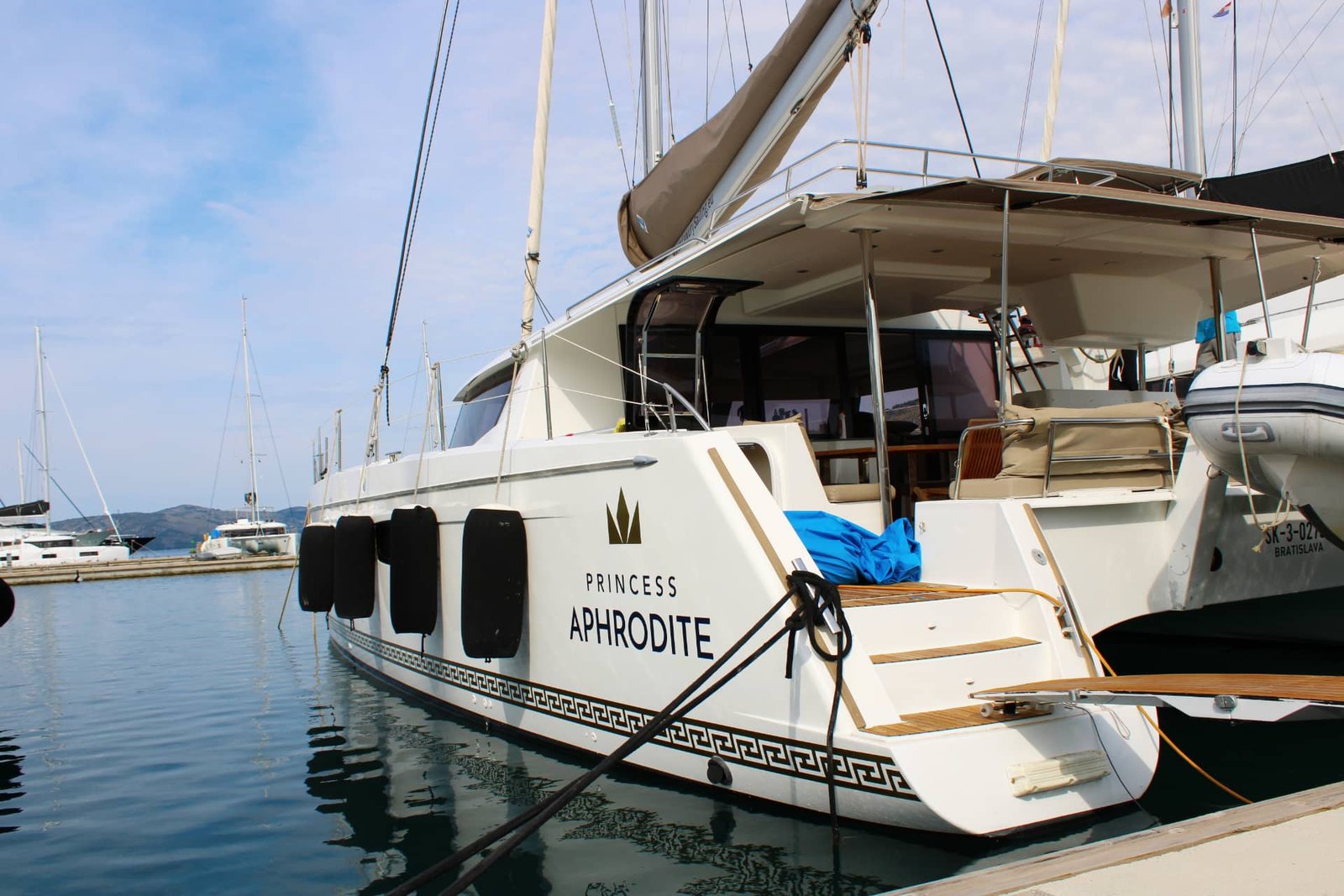 Katamaran 'Princess Aphrodite' usidren u marini